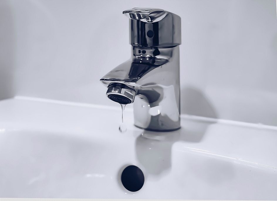 Picture of a sink faucet